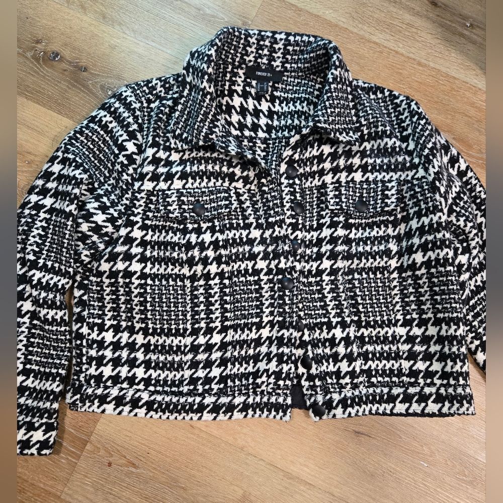 Forever 21 Black and White Geometric Blazer - Picture 3 of 15